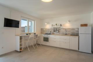 A White Cliffside Studio - Pag - 1
