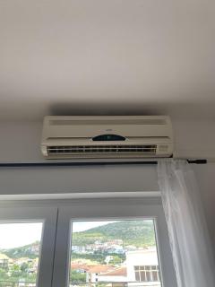 Apartment Remi, penthouse with balcony, free parking - Marina - 2