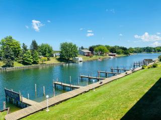 Fleetwood Inn Suites - Cheboygan - 2