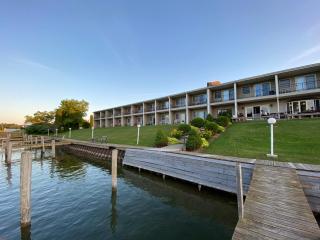 Fleetwood Inn Suites - Cheboygan - 8