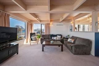 Fenworth - Taupo Holiday Home - 9