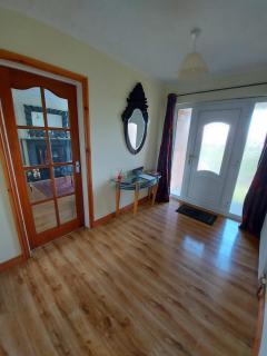 HOMELY YELLOW BUNGALOW -Articlave-near Castlerock - Castlerock - 8