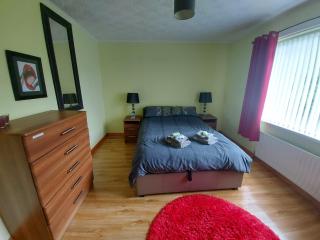 HOMELY YELLOW BUNGALOW -Articlave-near Castlerock - 3