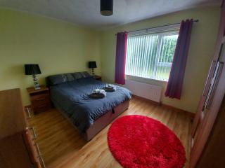 HOMELY YELLOW BUNGALOW -Articlave-near Castlerock - Castlerock - 4