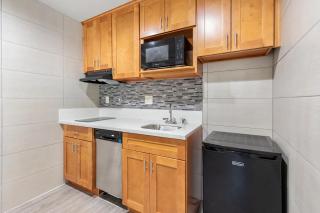 Le Blanc Inn & Suites - 2