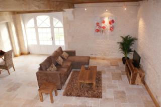 Le Domaine des Doucins & Spa, Gîte 4 étoiles, 10 minutes de Jonzac piscine et spa - 2