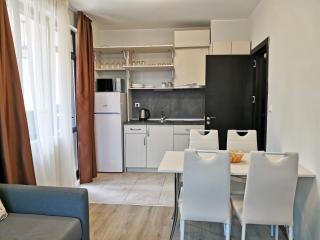Family Apartment for Short-Term Vacation - Primorsko - 9