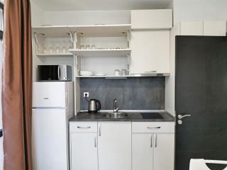 Family Apartment for Short-Term Vacation - Primorsko - 8
