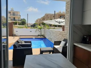 Melanos Fully Renovated TownHouse with Private Pool - 8