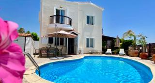 VILLA ALICIA with priv pool, beautiful garden and shady veranda- 5 min to the beach - Peyia - 0