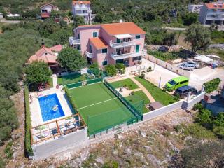 Apartments Mirko - Seget Vranjica - 9