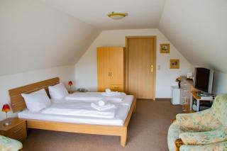 Ausflugsrestaurant & Pension Aalbude & Hausfloßvermietung 15 PS am Kummerower See-Verchen - Dargun - 1