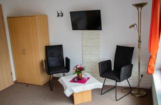 Ausflugsrestaurant & Pension Aalbude & Hausfloßvermietung 15 PS am Kummerower See-Verchen - Dargun - 3