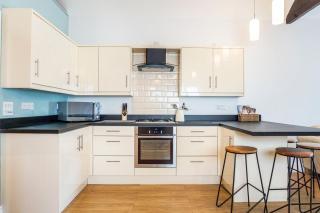 The Beach House - Fully refurbed March 2024 - Oystermouth - 7