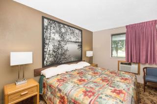 Super 8 by Wyndham Blue Earth - Blue Earth - 5