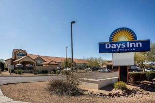 Days Inn by Wyndham Phoenix North - Phoenix - 7