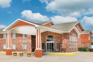 Super 8 by Wyndham Bolivar - Bolivar - 0