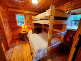 Lil' Log at Hearthstone Cabins and Camping - Pet Friendly - Helen - 5