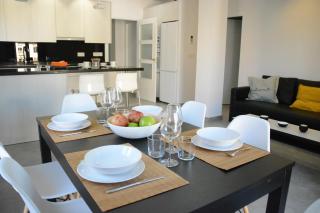 LUMINOSO Y MODERNO APARTAMENTO EN EL CENTRO - Granada - 0