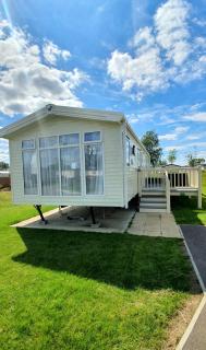 RJ Luxury Caravan Hire With Hot Tub - Tattershall - 3