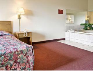 Super 8 by Wyndham Beresford - 8