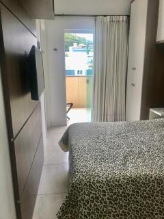 Apartamento, Cobertura, 2 suites ,localizado 200 mts da praia Bombinhas Centro - 5