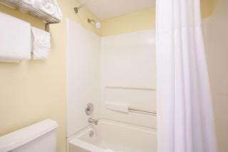 Days Inn by Wyndham Brooksville - Brooksville - 3
