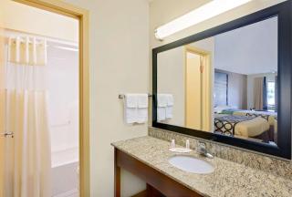 Super 8 by Wyndham Laurel - Laurel - 4