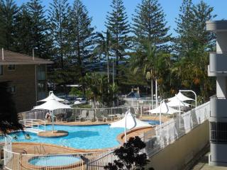 2nd Avenue Beachside Apartments - 9