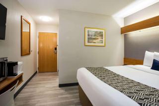 Microtel Inn & Suites by Wyndham Southern Pines Pinehurst - Southern Pines - 3