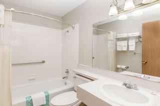 Days Inn & Suites by Wyndham Des Moines Airport - 3
