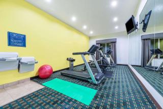 Days Inn & Suites by Wyndham Mineral Wells - 7
