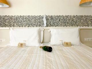 Deluxe Studios & Suites Ageri-Milos - Adamas - 7