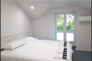 Top Center 4-Bedroom Apartment - Varna - 7