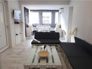 Top Center 4-Bedroom Apartment - Varna - 5
