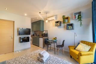 Light House - Seafront cosy studio with library - Paphos - 3