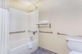 Baymont by Wyndham Bowling Green - Bowling Green - 3