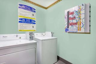 Baymont by Wyndham Bowling Green - 1