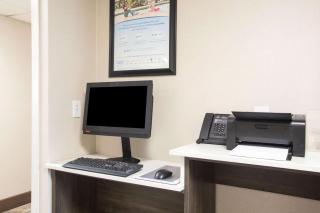 La Quinta Inn by Wyndham St. Louis Hazelwood - Airport North - 1