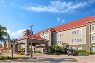 La Quinta Inn & Suites by Wyndham Mercedes Outlet Mall - Mercedes - 0