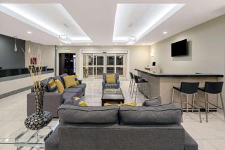 La Quinta Inn & Suites by Wyndham Mercedes Outlet Mall - Mercedes - 4
