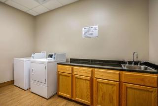 La Quinta Inn & Suites Casino and Bar by Wyndham Glendive - Glendive - 3