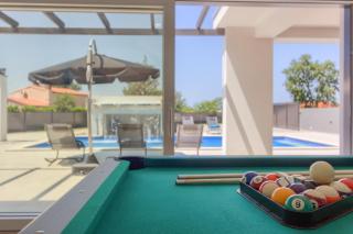 New luxury Villa with extra heated pool with hydromassage, biliard near town center - Marčana - 6