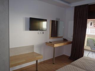 Loukas Apartments On The Waves - Tragaki - 3