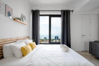 Muji Studio 1 - Seaview at 218 Tropicana Near Komtar Food Heaven with Netflix & TV Box - George Town - 9