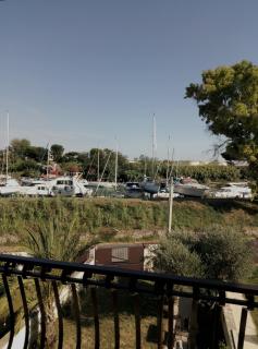 A La vue chambre BAGNO CONDIVISO SHARED BOTH2piano no lift no navetta a pagamento aria condizionata ed extra bed 3 MINUTI A PIEDI DA BUS PER FIERA DI ROMA - 9