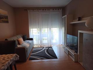 Peppy Apartment & Pool - 6