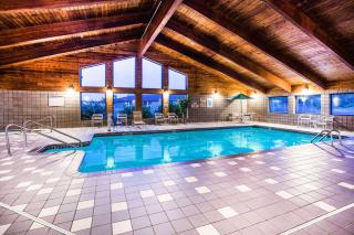 AmericInn by Wyndham Menomonie - 6