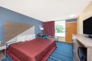 Days Inn by Wyndham Salem, Illinois - 8