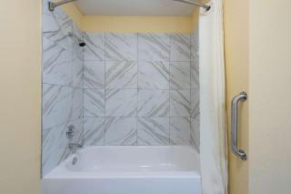 Days Inn by Wyndham Salem, Illinois - 7